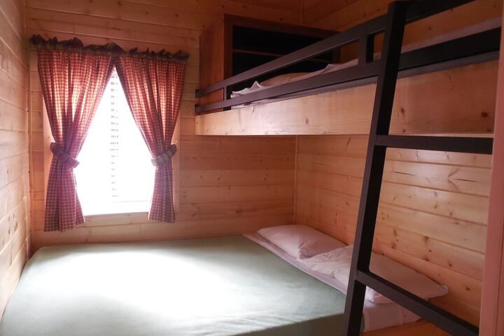 Room 3 of 43