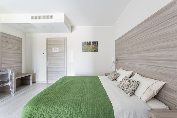 Room 5 of 70