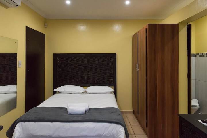 Room 12 of 16