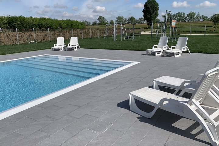 Pool 28 of 70