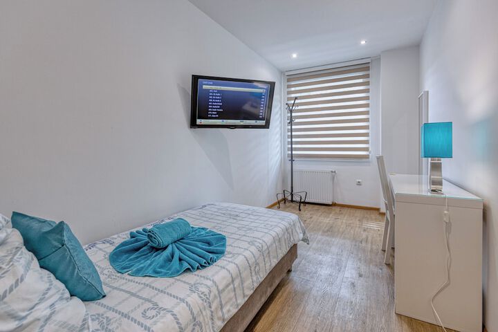 Room 3 of 43