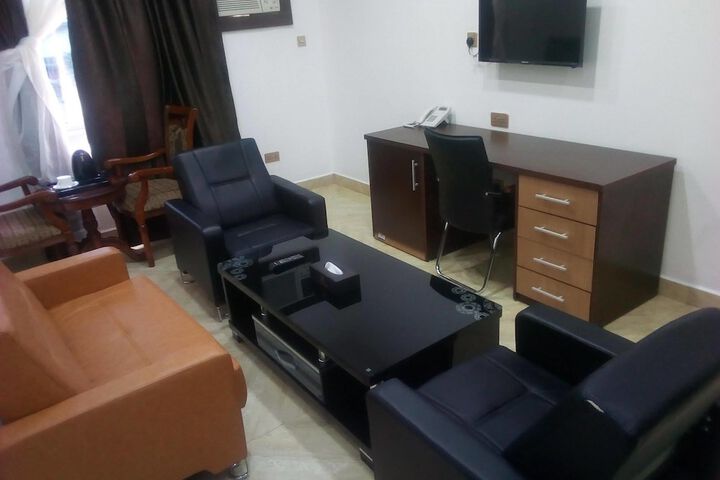 Room 13 of 38