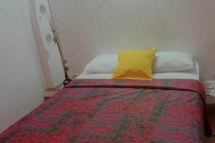 Room 14 of 27