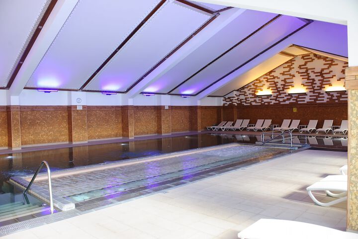 Pool 33 of 85