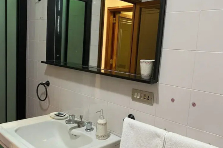 Room 9 of 21