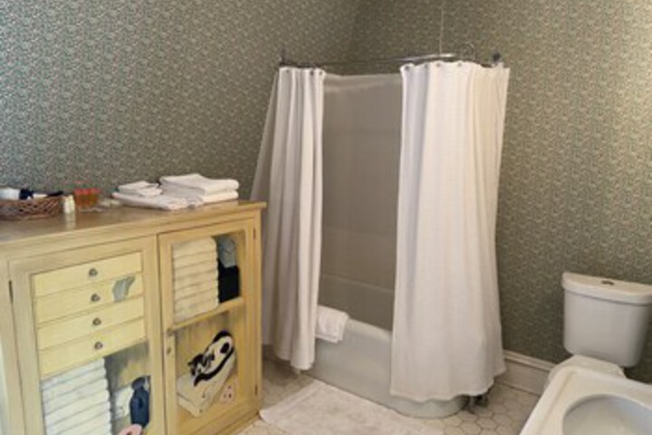 Room 30 of 130