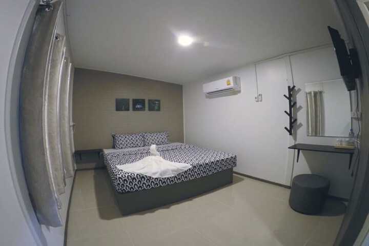 Room 7 of 24