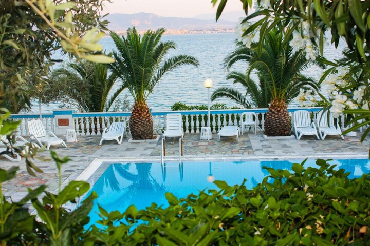 Hotel Pool