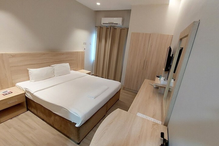 Room 17 of 32