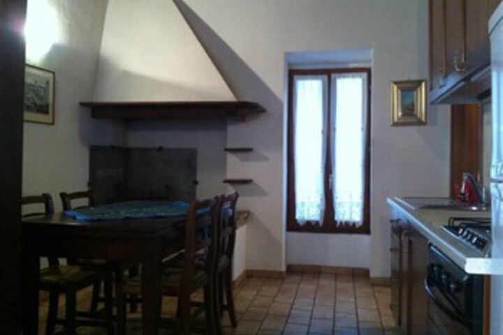 Room 6 of 9