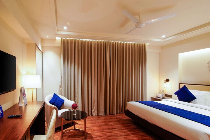 Room 10 of 30