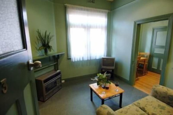 Room 12 of 18