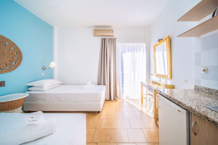 Room 10 of 33