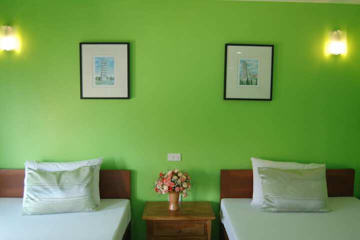 Room 9 of 42