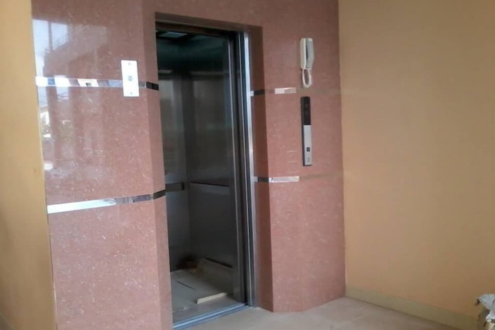 Entrance & Lobby