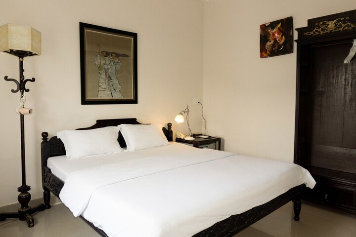 Room 9 of 48