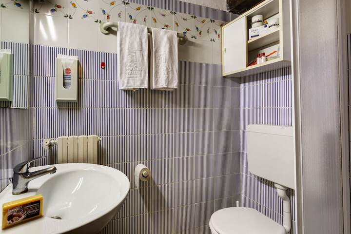 Room 30 of 127