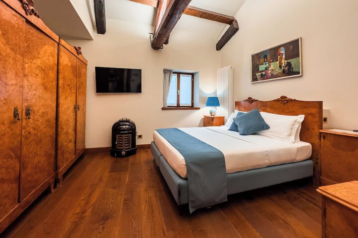 Room 14 of 64