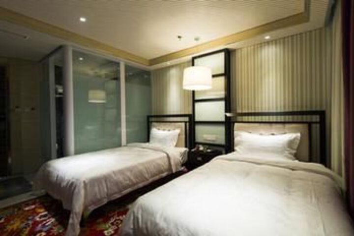 Room 8 of 26