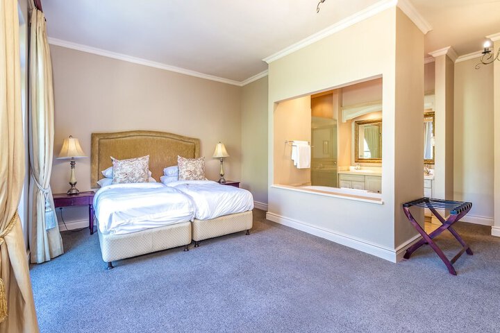 Room 11 of 220