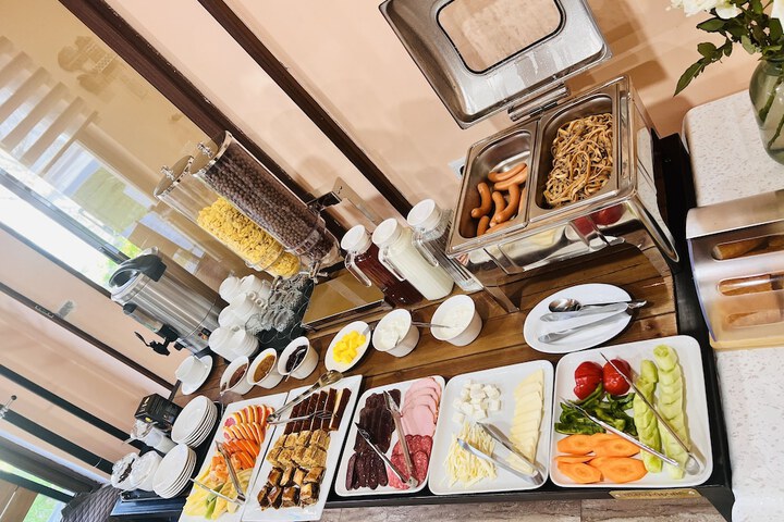 Dining 98 of 101