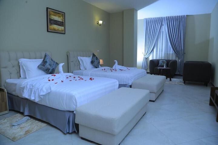 Room 2 of 10
