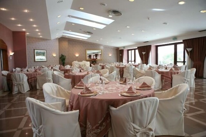 Ballroom/Hall 18 of 35