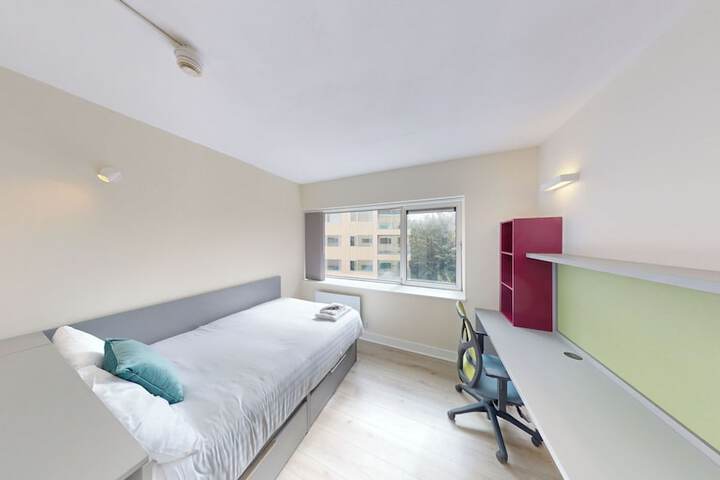 Room 8 of 37