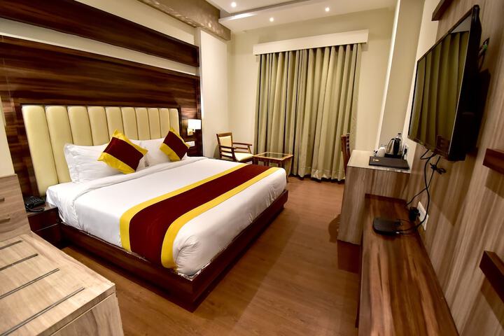 Room 4 of 7