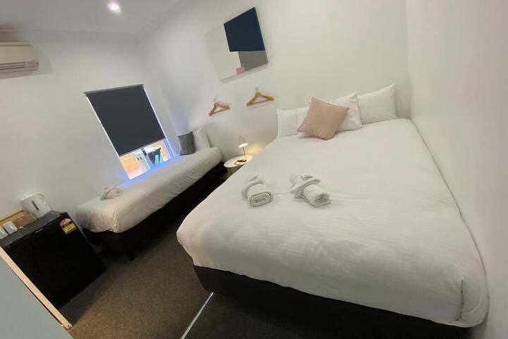 Room 8 of 16