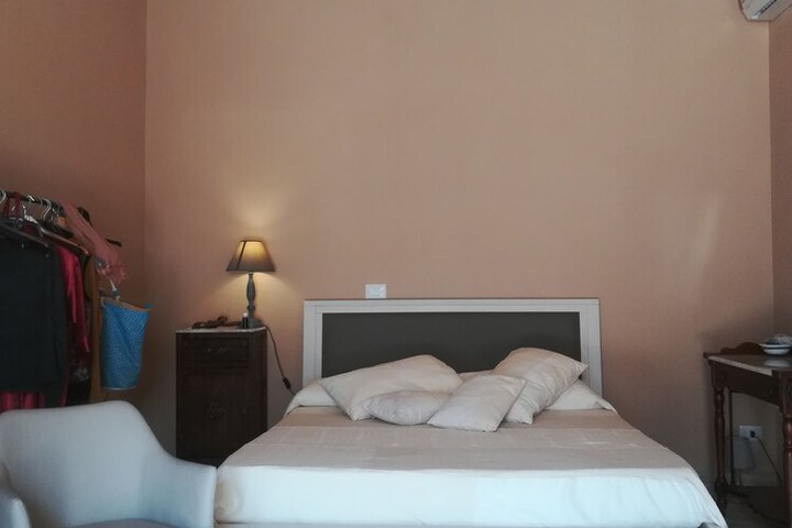 Room 5 of 27