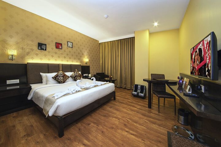 Room 8 of 33