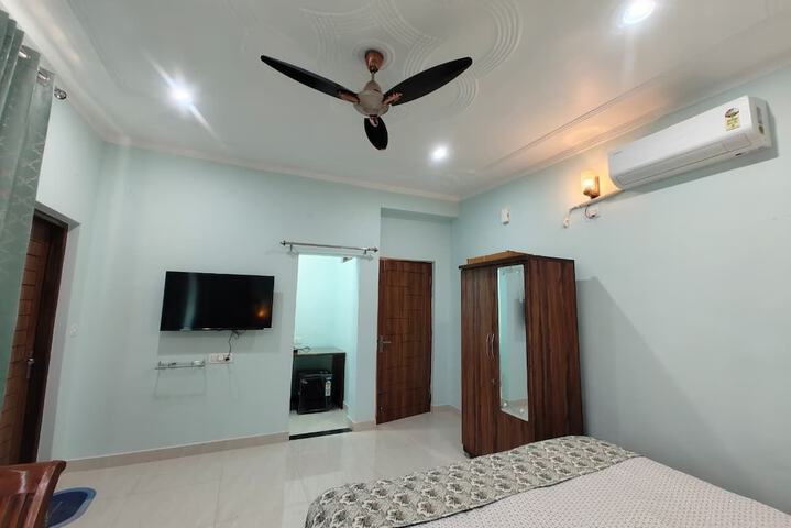 Room 10 of 38