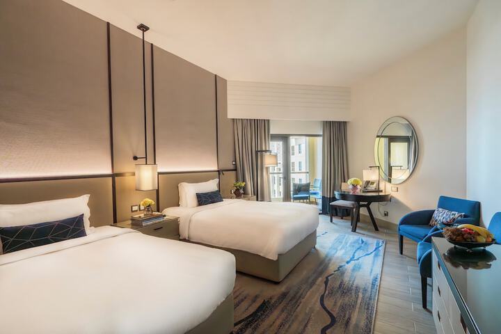 Room 28 of 211