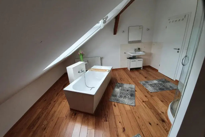 Room 6 of 14
