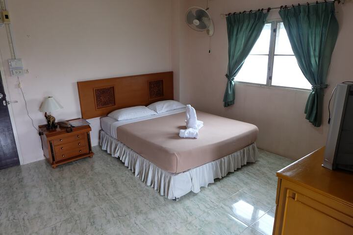 Room 12 of 50