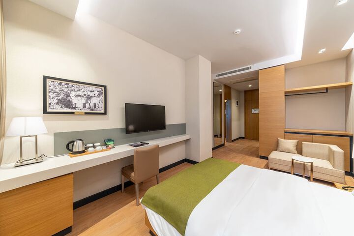 Room 5 of 37