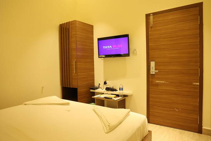 Room 10 of 16