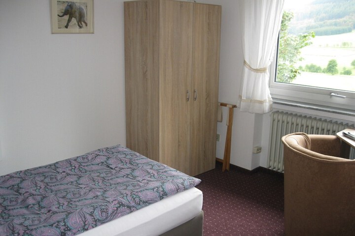 Room 11 of 33
