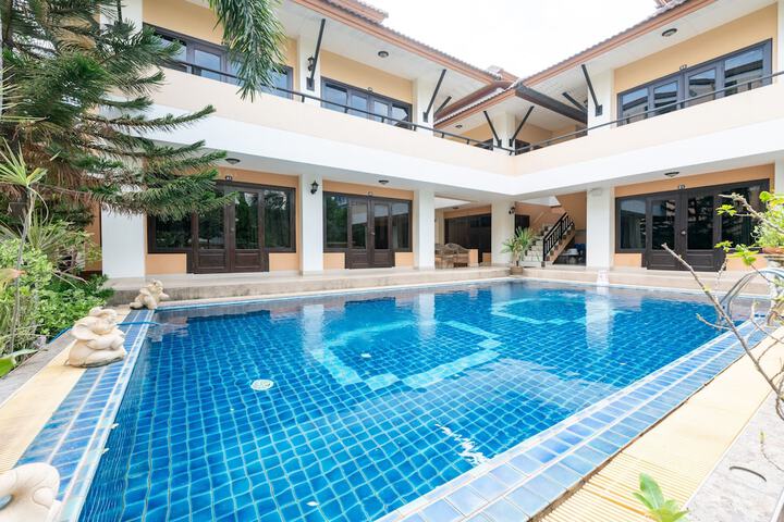Pool 33 of 52
