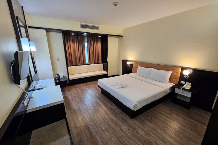 Room 5 of 25