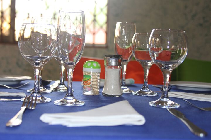 Dining 27 of 32