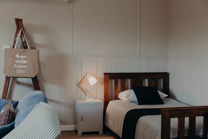 Room 6 of 32