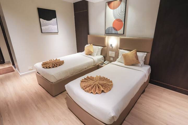 Room 9 of 15