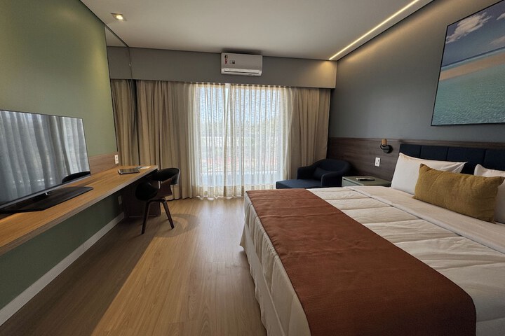 Room 4 of 73