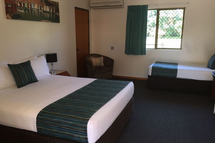 Room 9 of 83