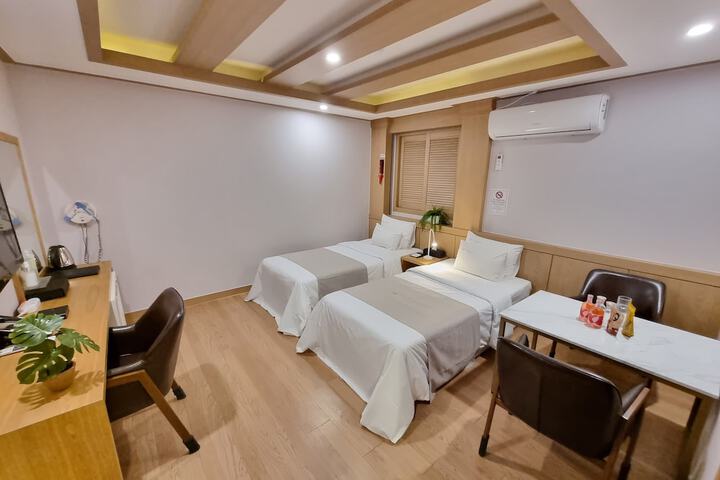 Room 8 of 46