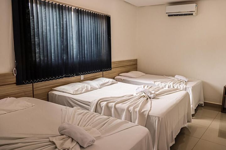 Room 6 of 11