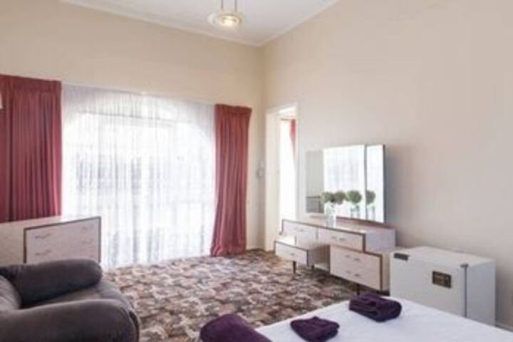 Room 7 of 16