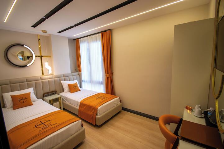 Room 44 of 106